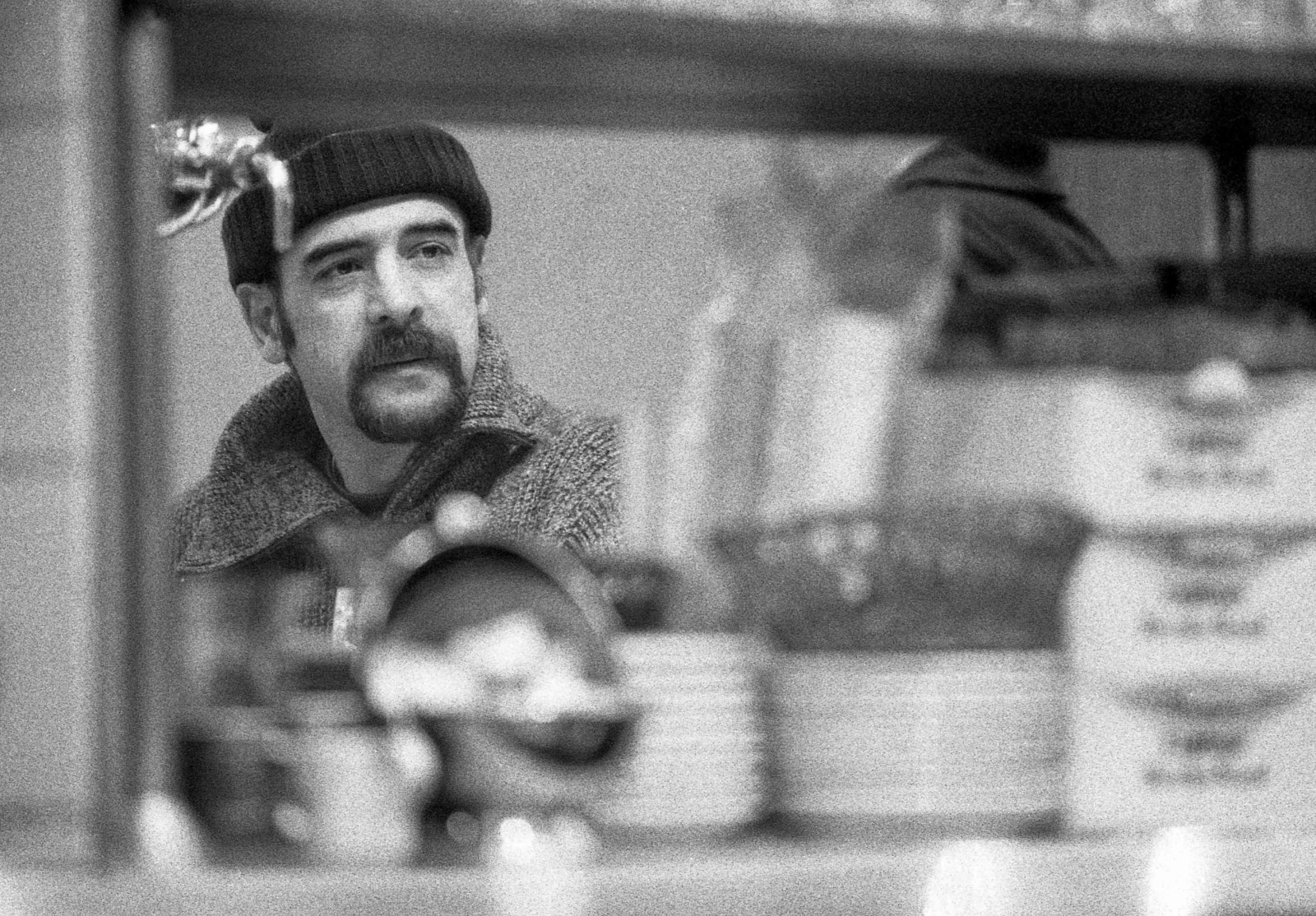 Un homme au regard pensif, photographié par Laurent Zontone